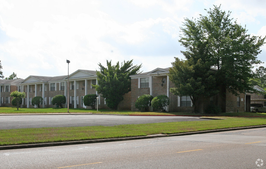 Plantation - 1210 Wilson Rd Conroe TX 77301 | Apartment Finder