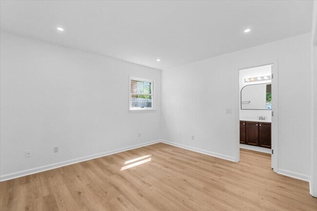 Building Photo - 120 Arcaro Dr