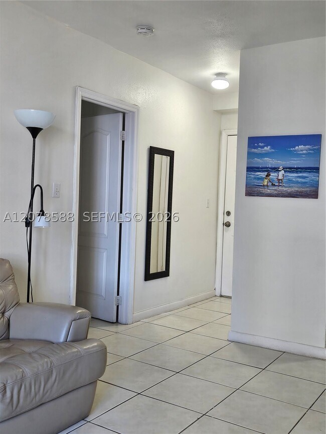 Building Photo - 3030 Collins Ave