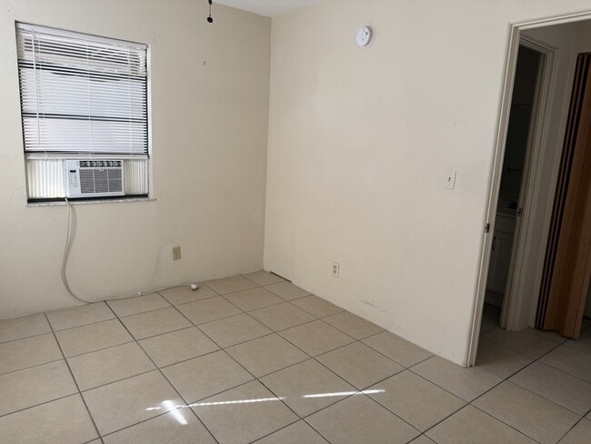 Building Photo - Queen Street Apartments