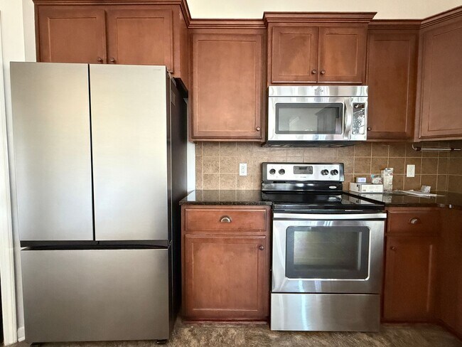 Building Photo - AVAILABLE NOW! (Small Pets Only)