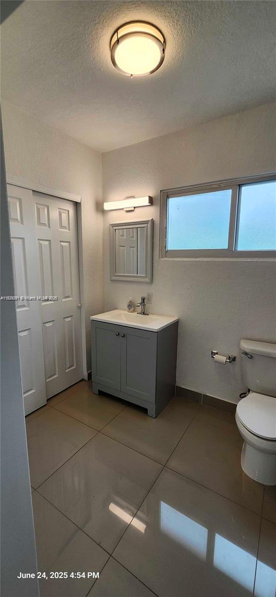 Building Photo - 9800 E Bay Harbor Dr