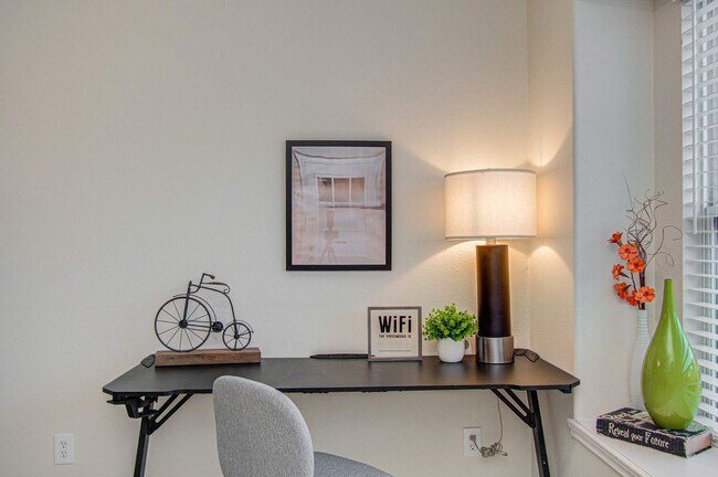 Building Photo - 7211 Crescent Mills Dr