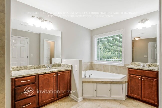 Building Photo - 2507 Brentford Pl