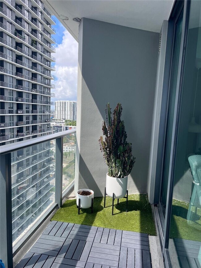 Building Photo - 501 NE 31st St