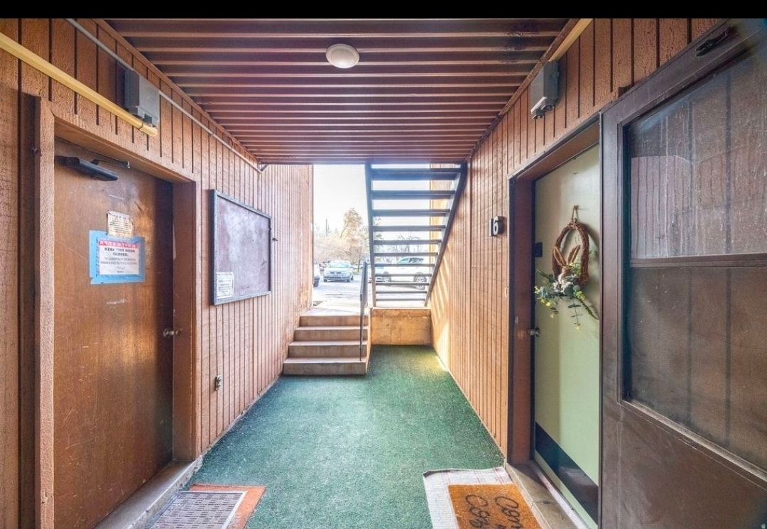 Building Photo - 240 E 400 N