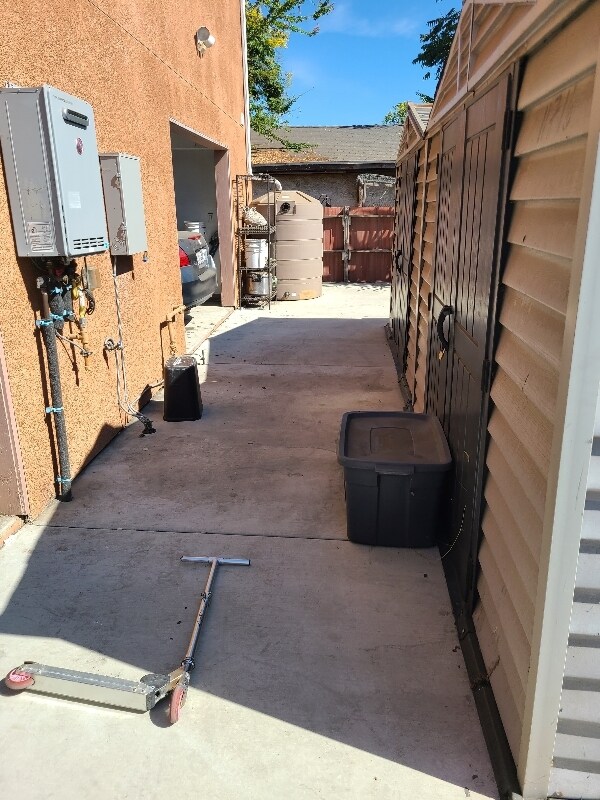 Building Photo - 11716 S Central Ave