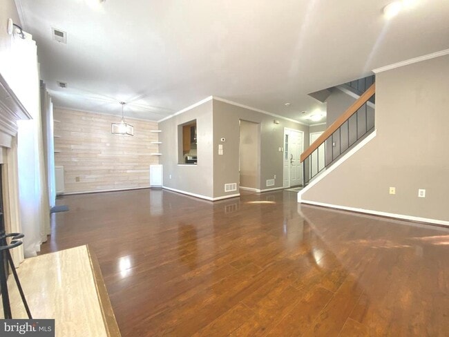 Building Photo - 323 Sequoia Dr