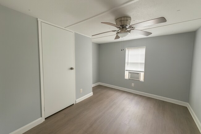 Building Photo - Cozy 2 Bedroom Mobile Home - Northside Com...