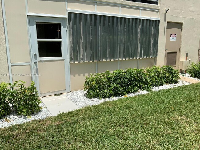 Building Photo - 2405 Antigua Cir
