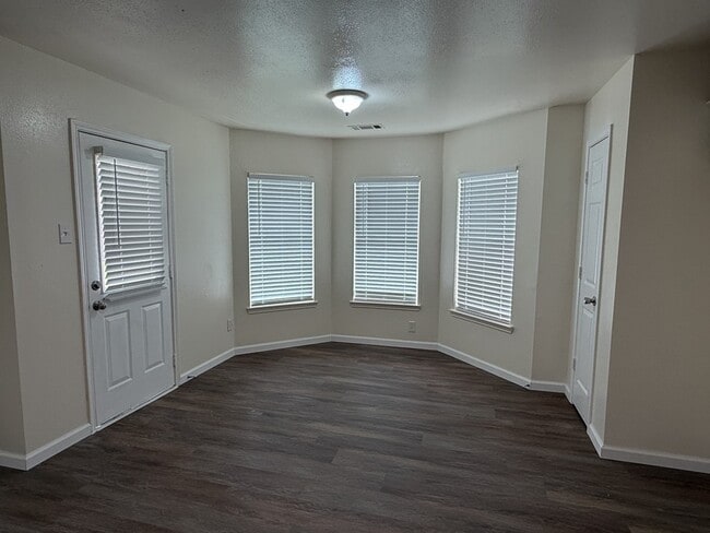 Building Photo - 10514 Encino Pass Trail