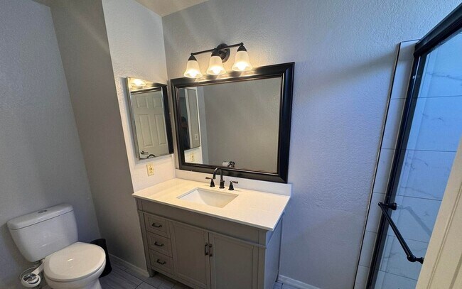 Building Photo - 3 bedroom at Peoria & 59th Ave