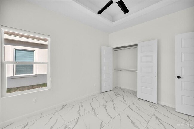 Building Photo - 18 Aryana N Ave