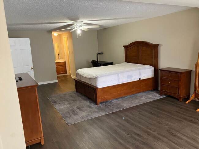 Building Photo - 623 N Gloster St