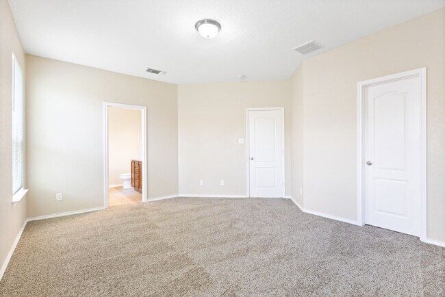 Building Photo - 5114 Mustang Cove