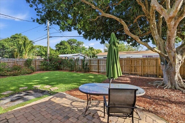 Building Photo - 1510 NE 32nd Pl