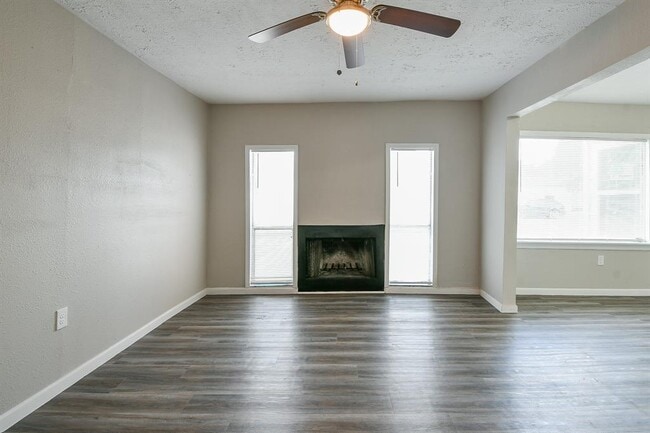 Building Photo - 319 Rustic Dr