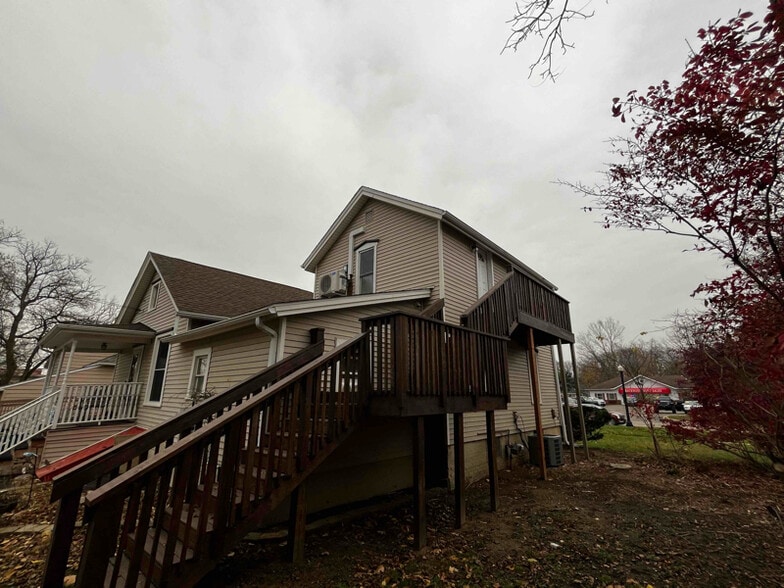 Building Photo - 529 E Grand River Ave