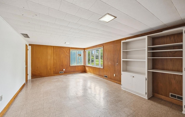 Building Photo - 4-Bedroom 2-bath in West Lafayette!