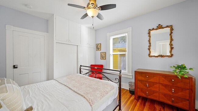 Building Photo - 14 Sanchez Ave