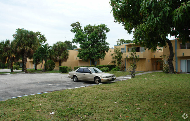 Building Photo - Gwen Cherry 13