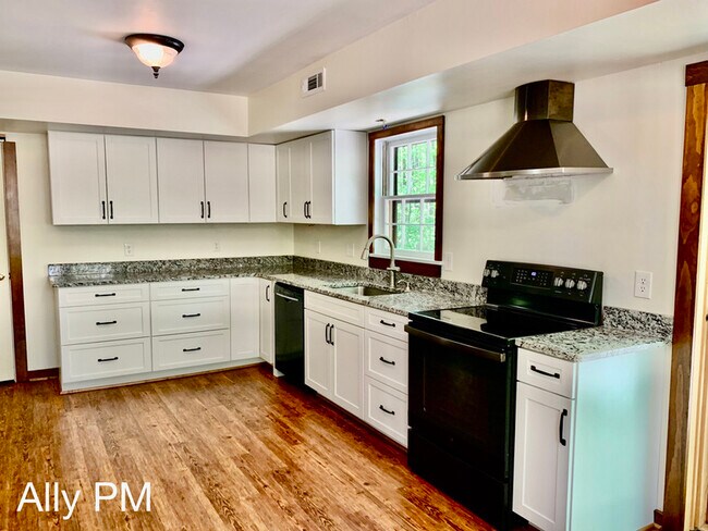 Building Photo - 1180 Fox Ridge Dr