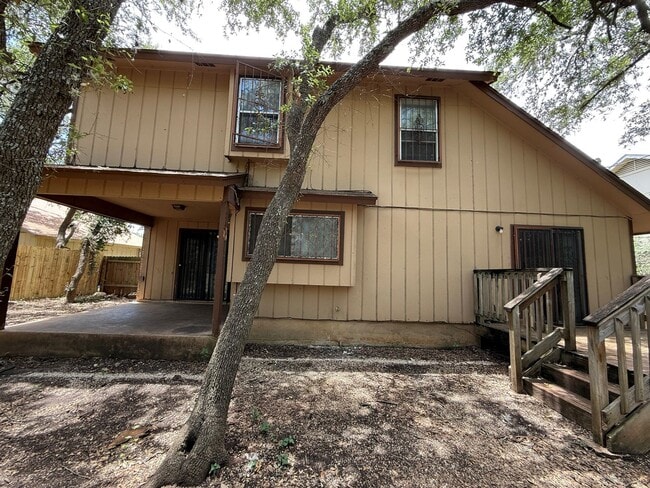 Building Photo - 3 Bedroom/2.5 Bath Silver Creek Subdivision