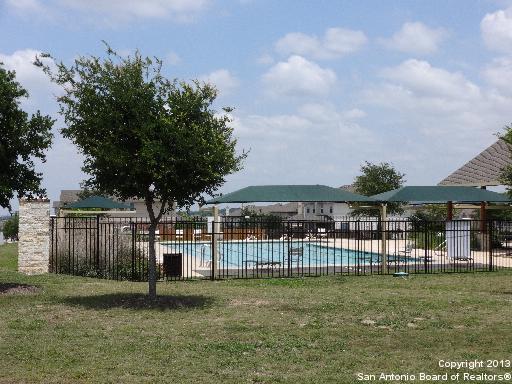 Building Photo - Spacious 3/2.5 in Cibolo