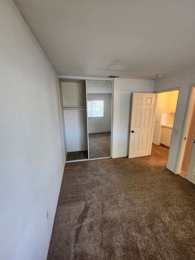 Building Photo - Beautiful 2 bedroom 1.75  bath Home Alta Loma