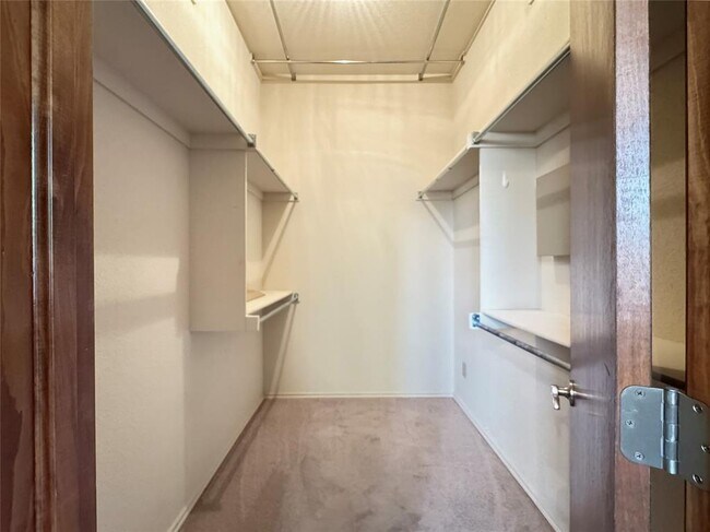 Building Photo - 14021 Harvest Cir