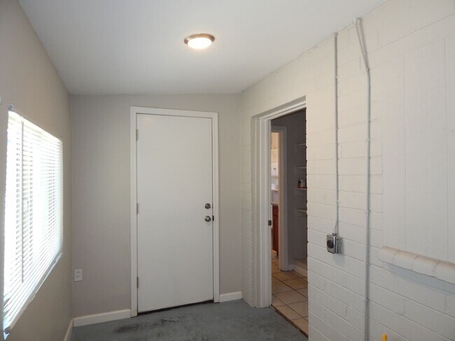 Building Photo - Available NOW! Private 1 bedroom with AC