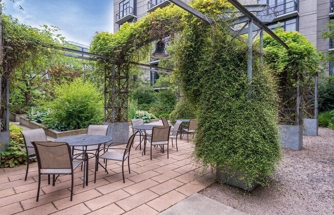 Building Photo - 1/2 Month FREE: Rare Streetcar Lofts Gem w/ Parking & Utilities