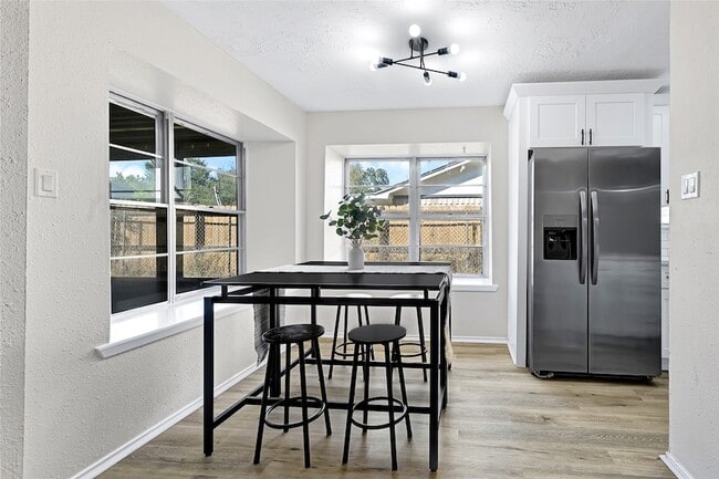 Building Photo - 9611 Camrose Ct