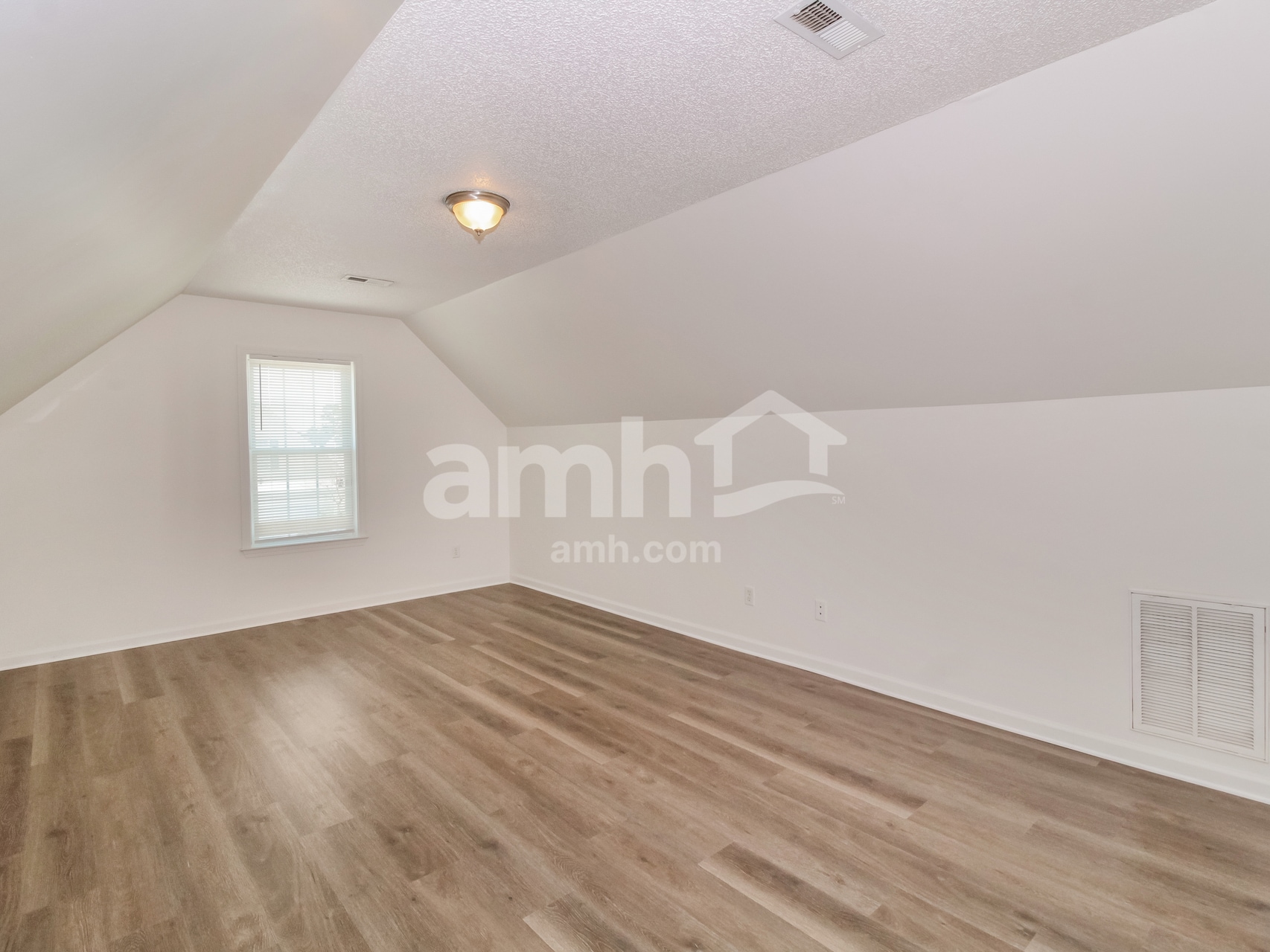 Building Photo - 7236 Walking Horse Ct