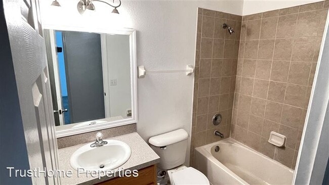 Building Photo - 464 Tradition Ln