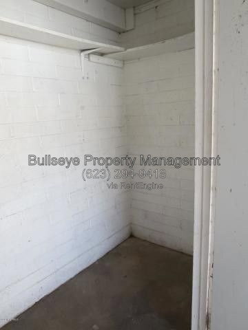 Building Photo - 1901 S Farmer Ave