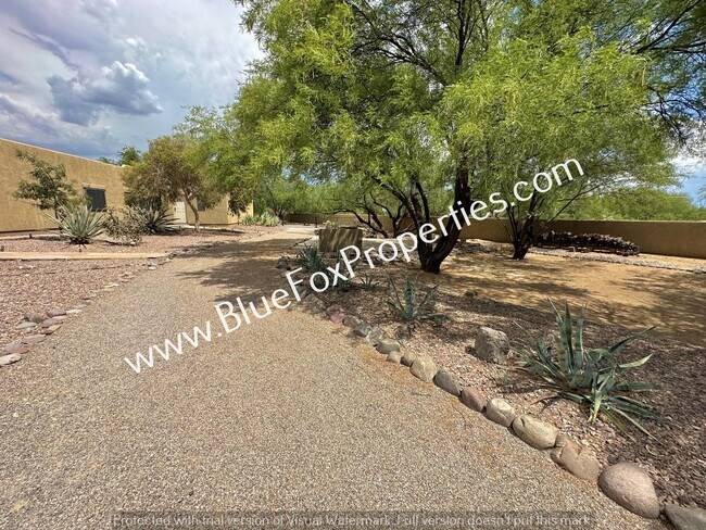 Building Photo - 4814 N Castle Ridge Rd