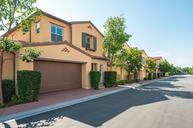 Building Photo - 110 Sugar Cane