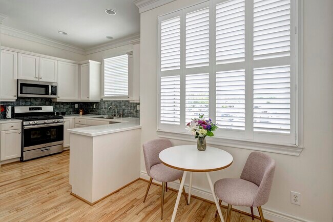 Building Photo - 5014 Mellon St