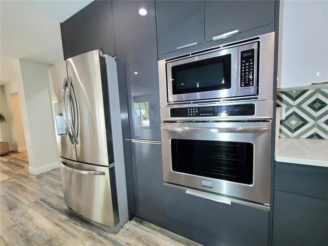 Building Photo - 6522 Hidden Beach Cir