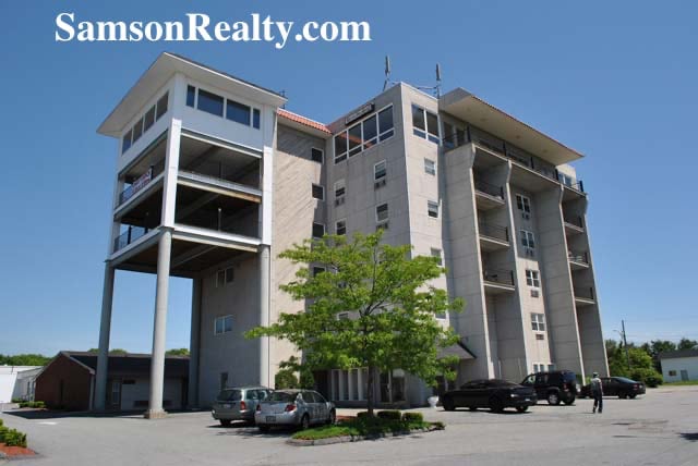 Building Photo - 390 Metacom Ave