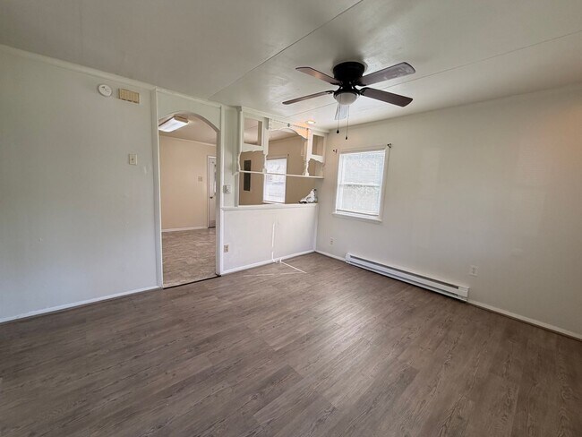 Building Photo - 1437 Oakcrest Dr