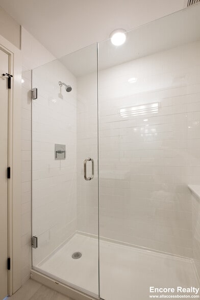 Building Photo - 15 Everett St