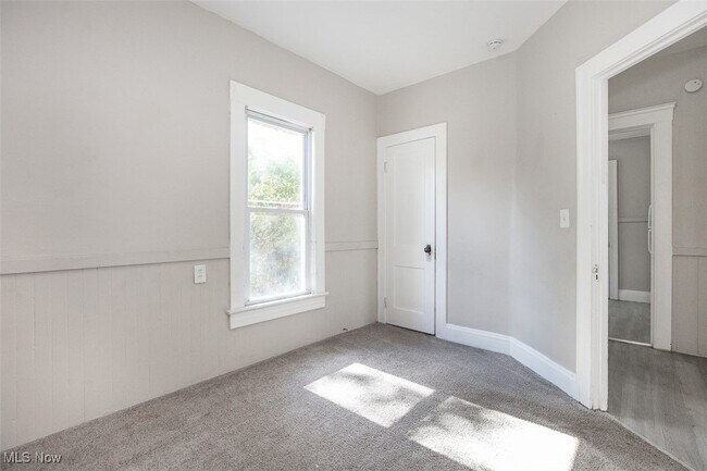 Building Photo - 844 E 154th St