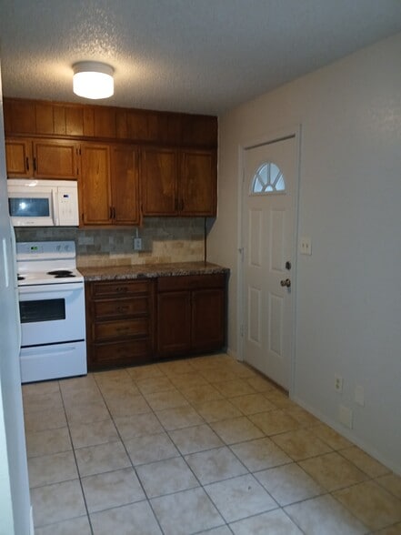 Building Photo - 2911 Featherston Avenue