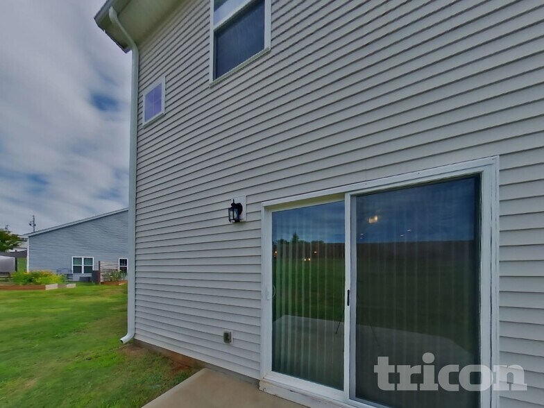 Building Photo - 437 N Ivestor Ct