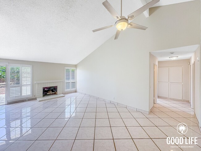 Building Photo - Spacious 3BD/2BA Home in Oceanside with Large Backyard, W/D & Attached 2-Car Garage
