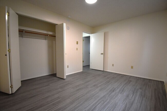 Building Photo - 2BR/1Ba, close to 7th Street, food truck court and shopping
