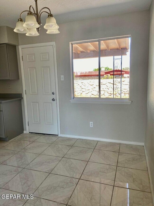 Building Photo - 6932 Escondido Dr
