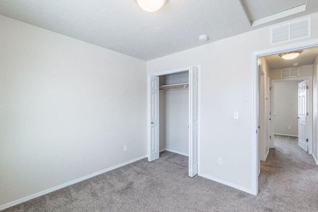 Building Photo - 3 bed 2 bath home